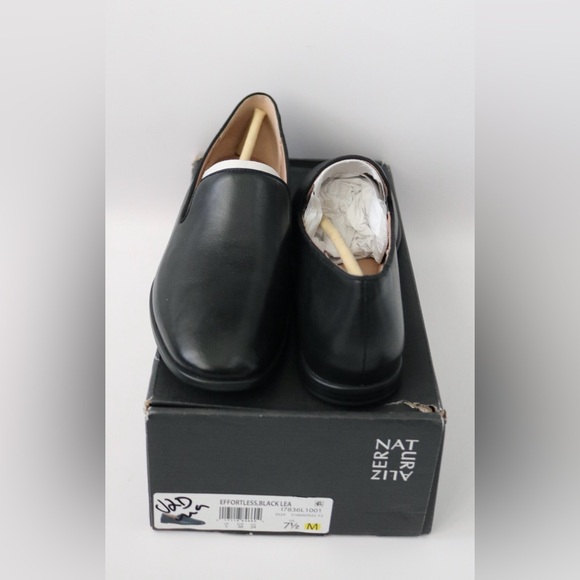 NWOT- Naturalizer Effortless Loafers in Black Leather, Size 7.5M - Picture 4 of 7